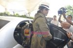 Shahrukh Khan snapped in his Johny depp look in  Domestic Airport, Mumbai on 28th Feb 2011.JPG